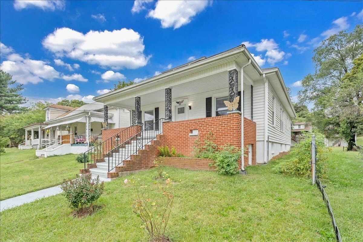 811 RUTHERFORD AVE NW - Photo 46
