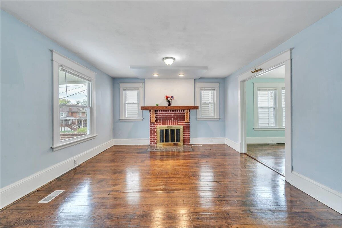 811 RUTHERFORD AVE NW - Photo 5