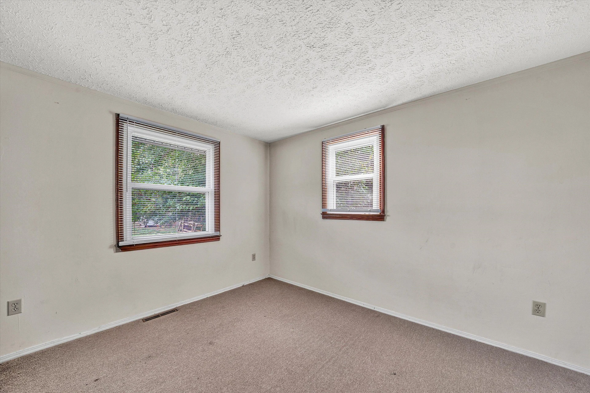 175 SYCAMORE ST - Photo 16