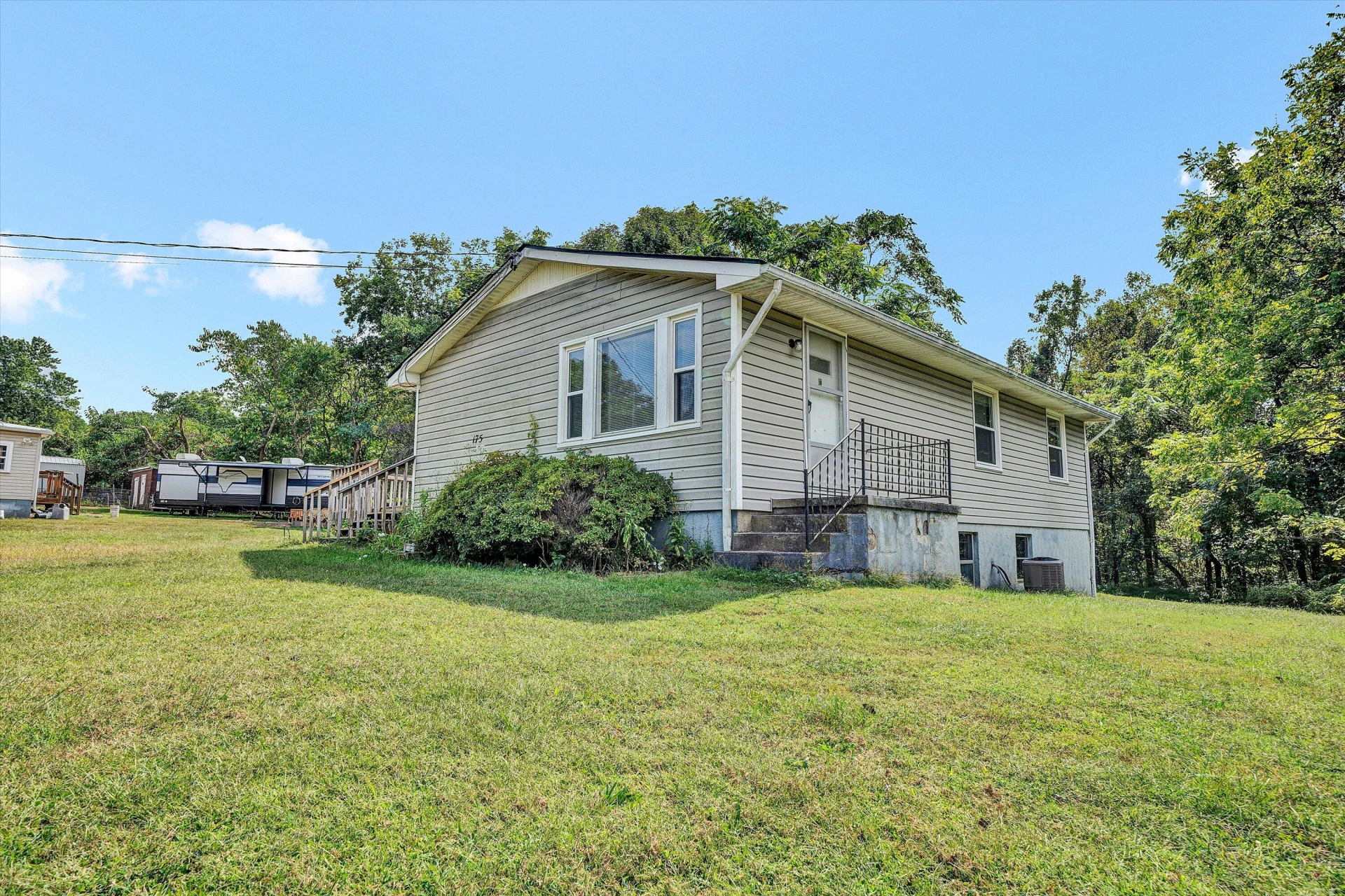 175 SYCAMORE ST - Photo 2