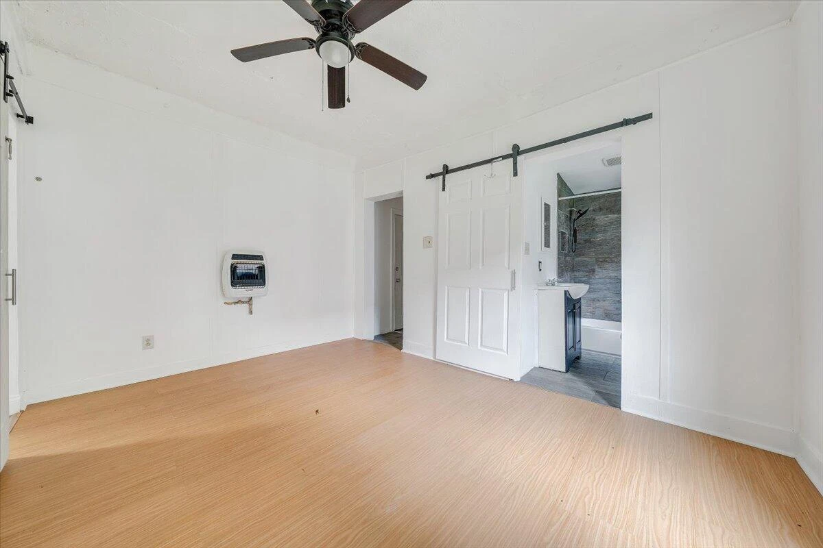 2116 Russell AVE SW - Photo 16