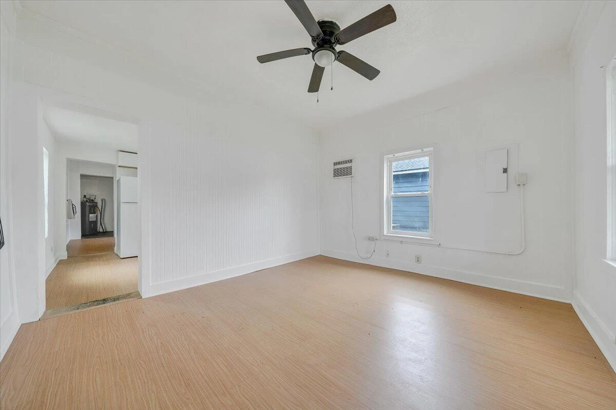 2116 Russell AVE SW - Photo 4