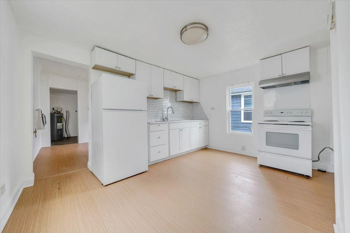 2116 Russell AVE SW - Photo 8