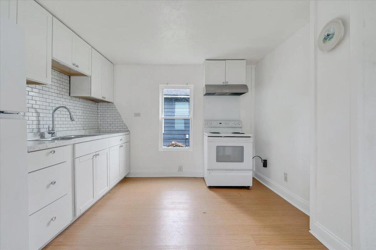 2116 Russell AVE SW - Photo 9