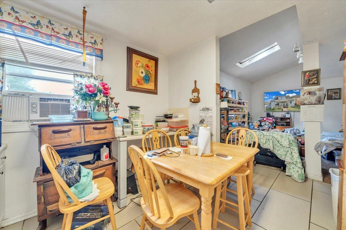 1206 Tompkins AVE SE - Photo 14