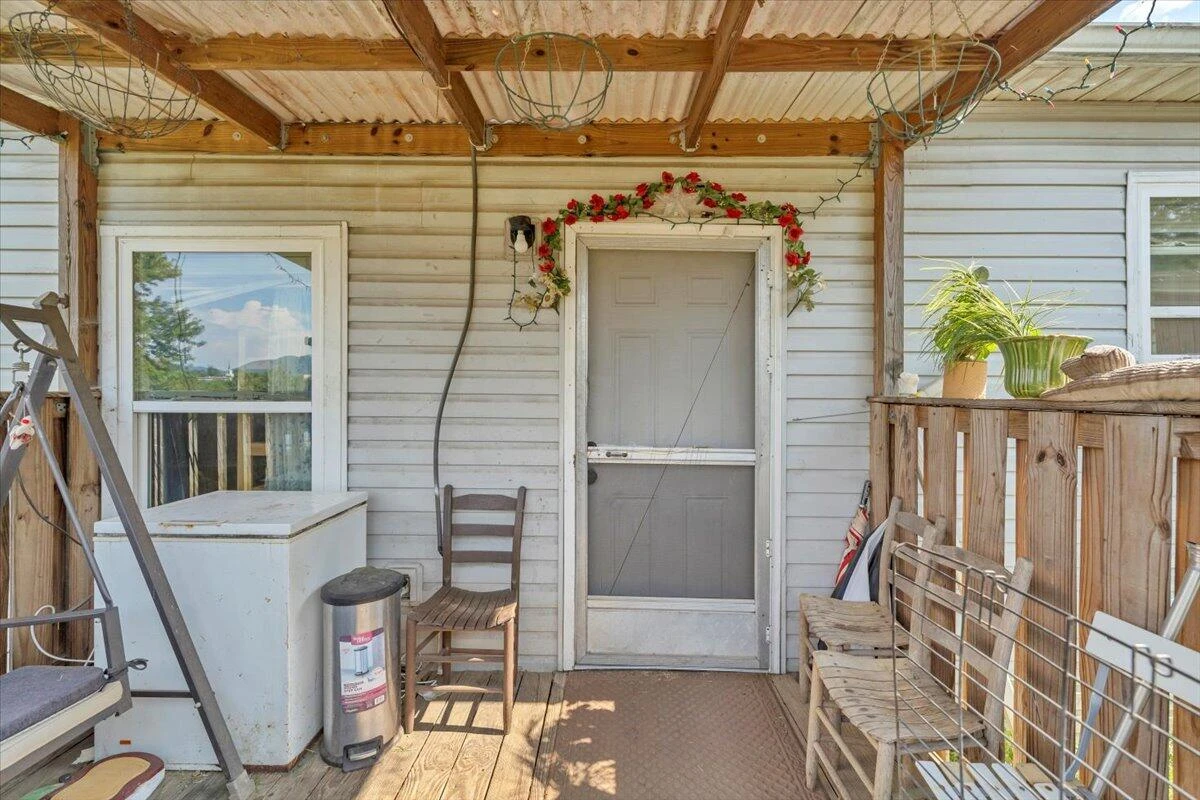 1206 Tompkins AVE SE - Photo 18