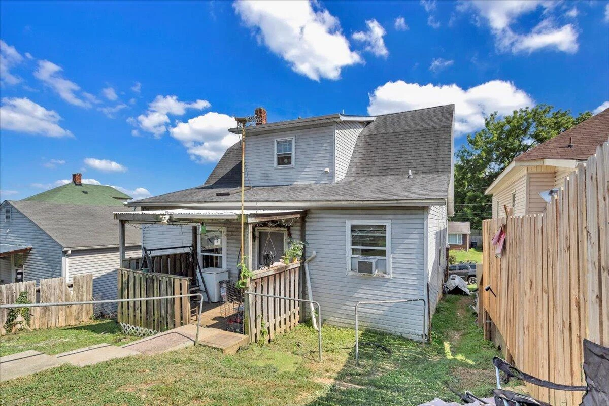 1206 Tompkins AVE SE - Photo 21