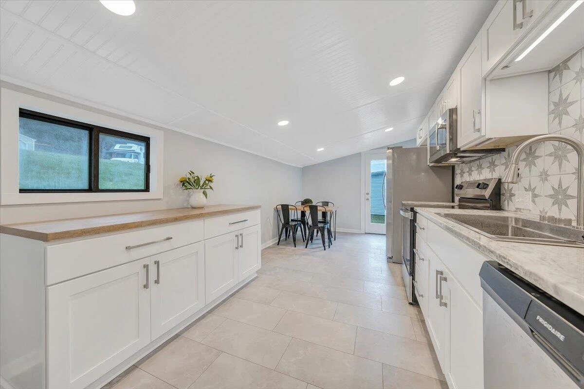 610 Central AVE - Photo 4
