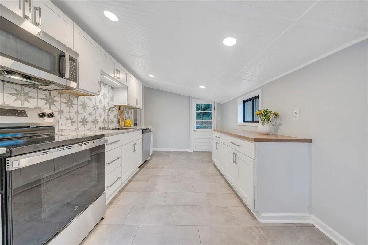 610 Central AVE - Photo 5
