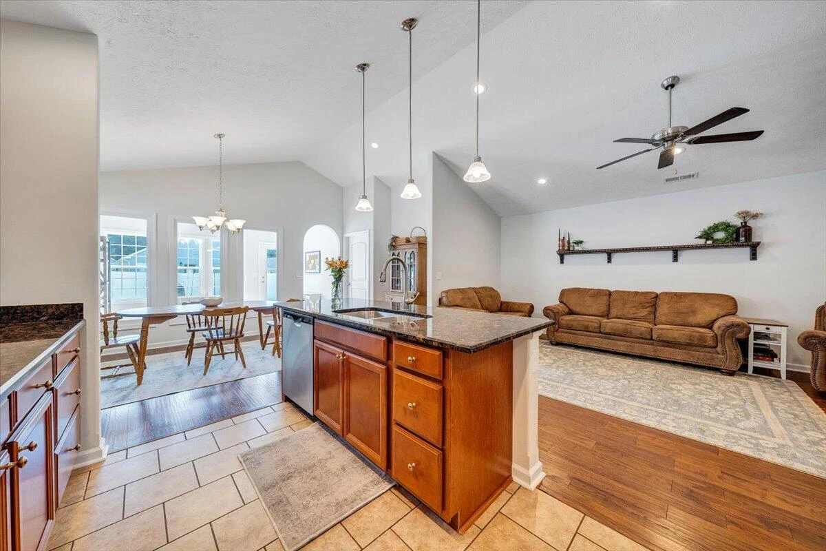 313 Jeffries DR - Photo 11