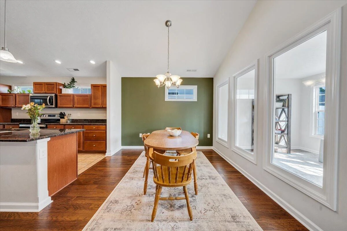 313 Jeffries DR - Photo 16