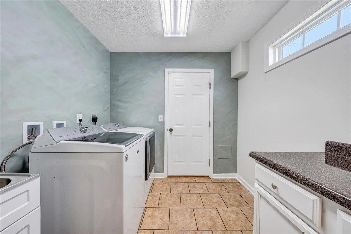 313 Jeffries DR - Photo 26