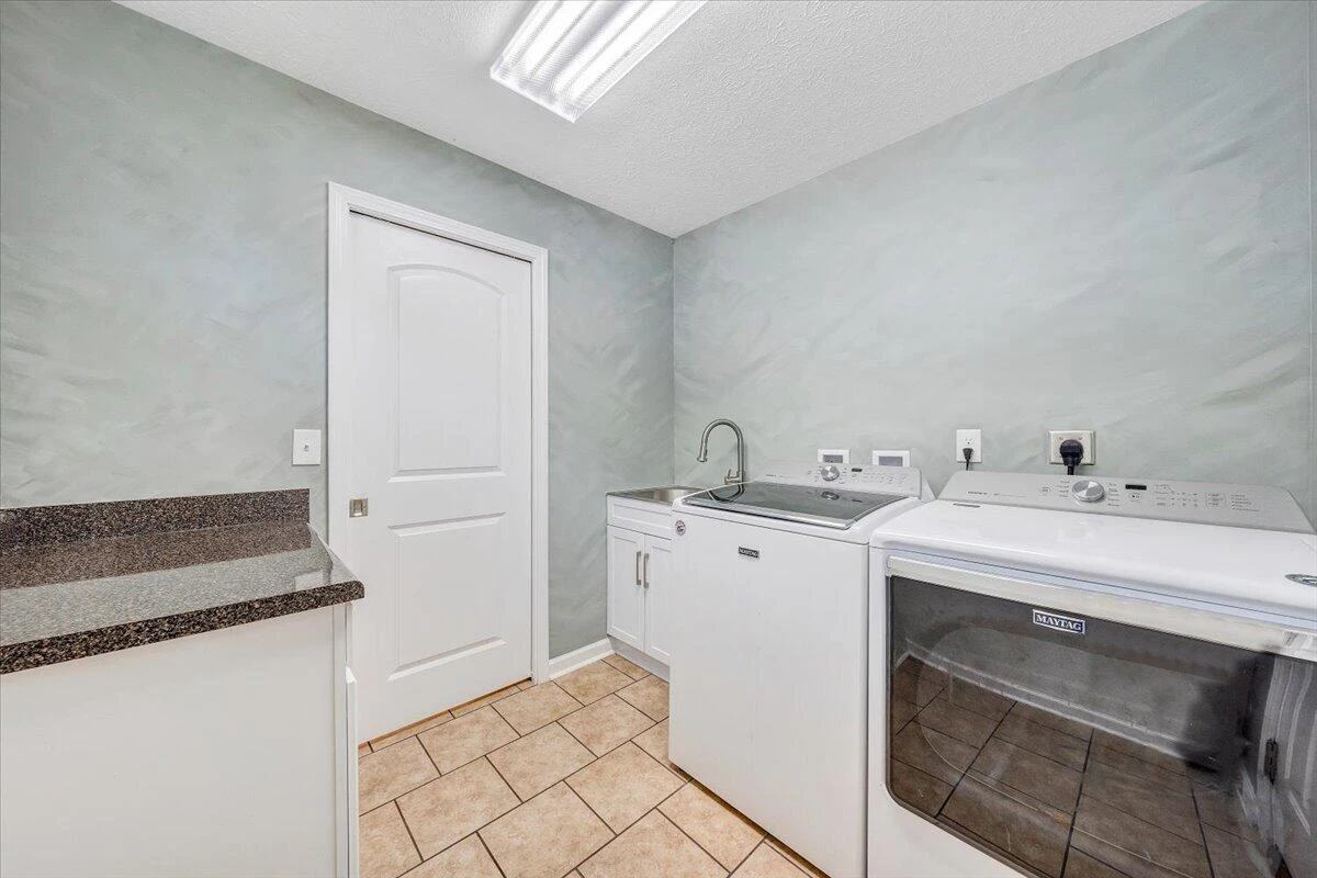 313 Jeffries DR - Photo 27
