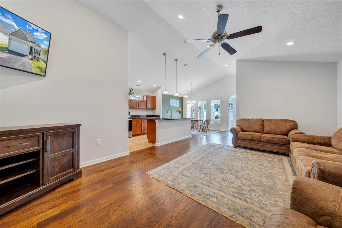 313 Jeffries DR - Photo 6