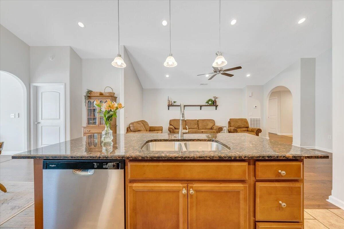313 Jeffries DR - Photo 10