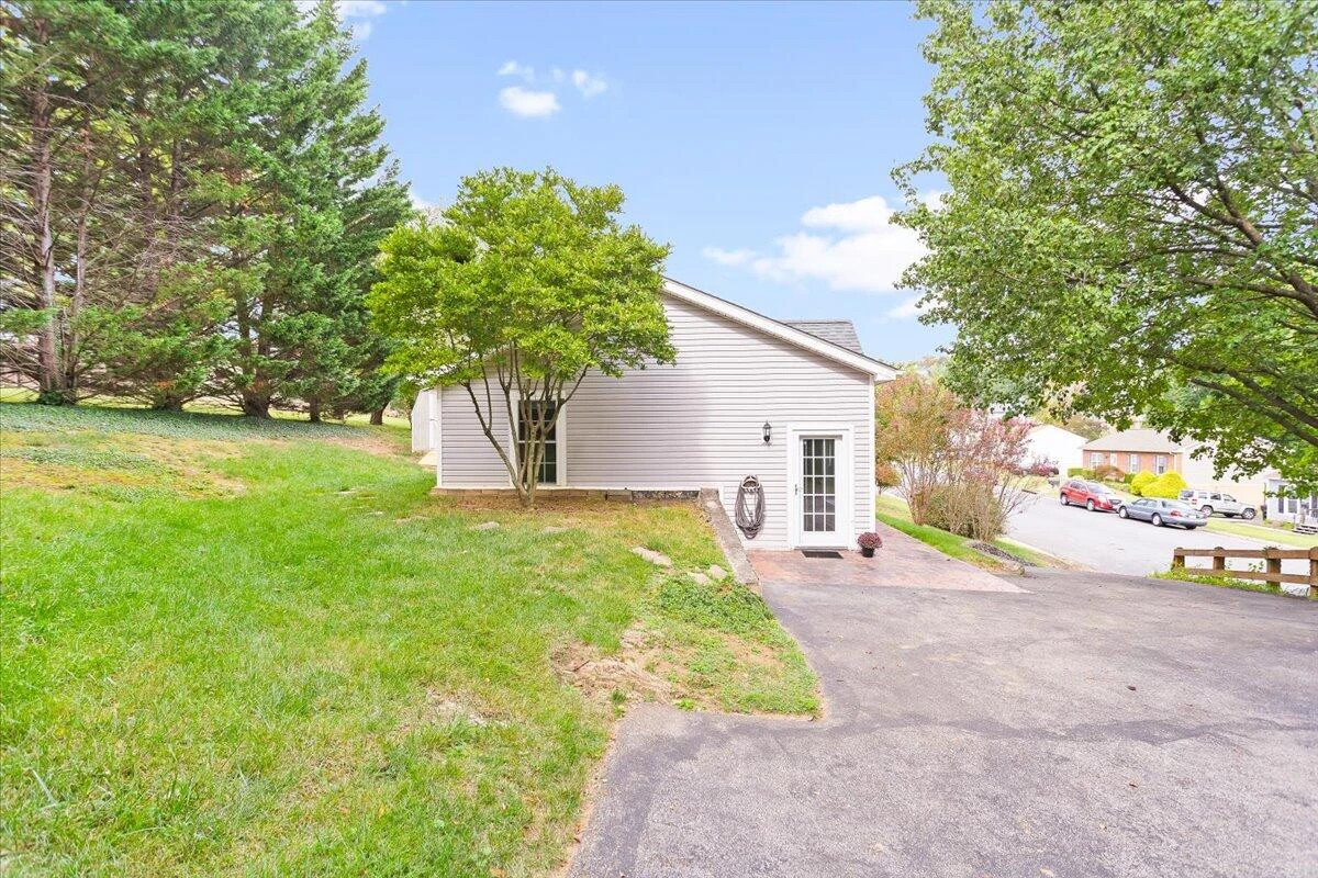 6854 Autumn Wood LN - Photo 24