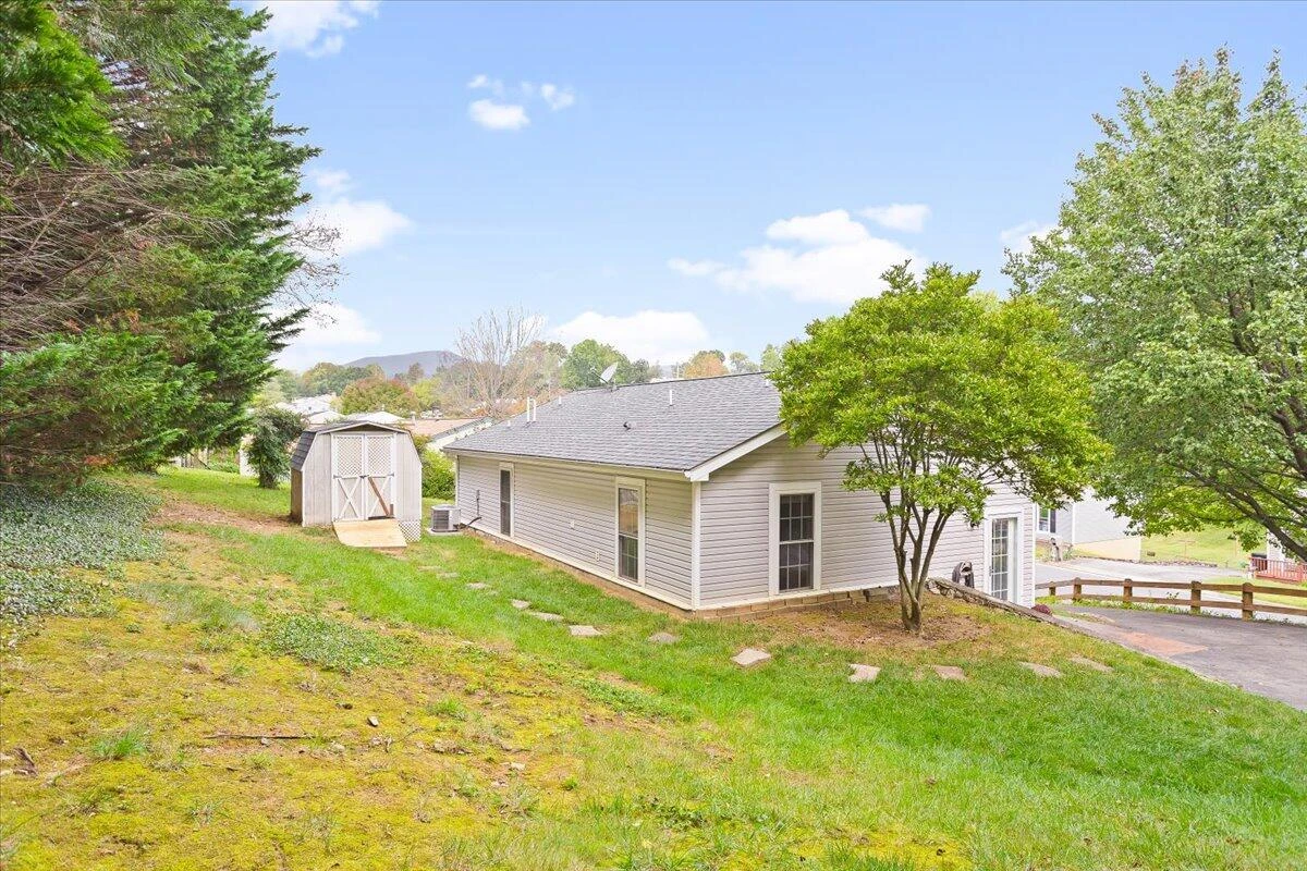 6854 Autumn Wood LN - Photo 25