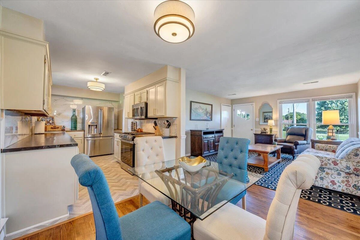 227 Maplelawn AVE NE - Photo 16