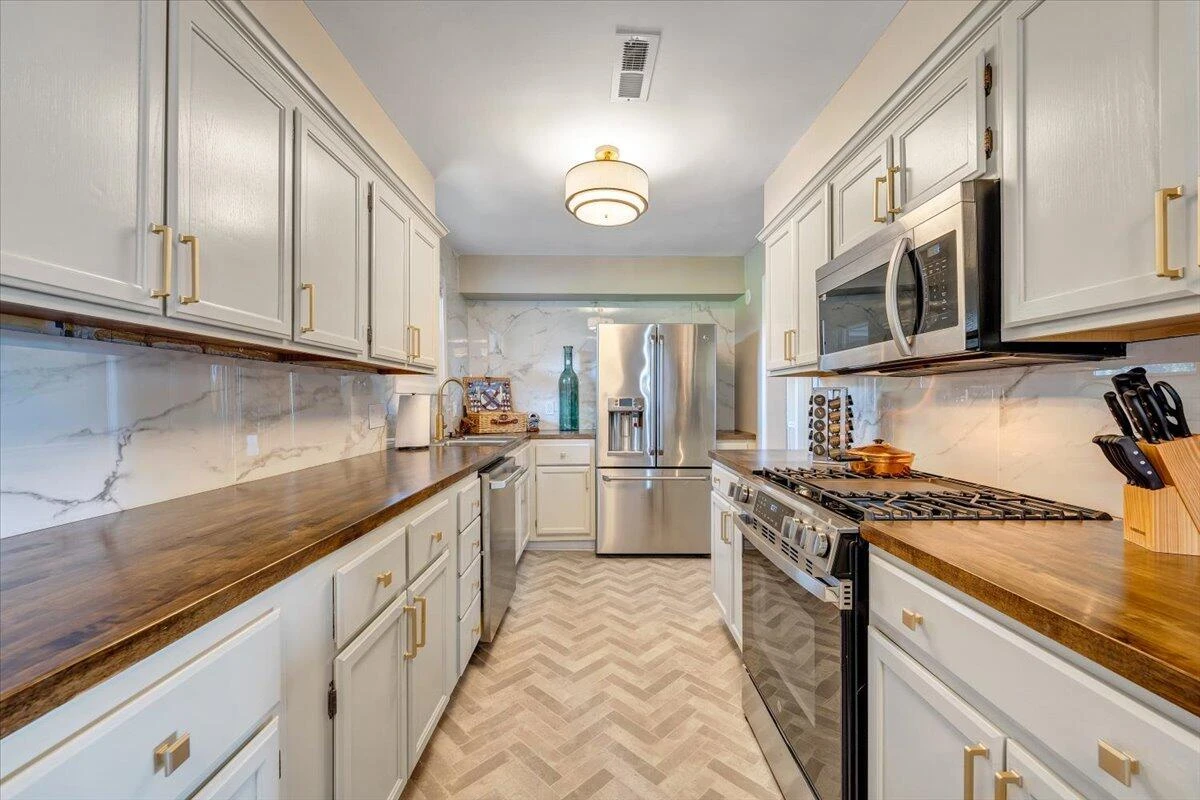 227 Maplelawn AVE NE - Photo 17
