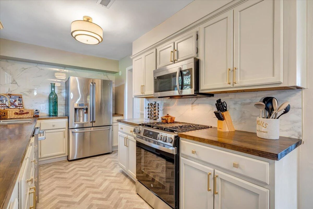 227 Maplelawn AVE NE - Photo 18