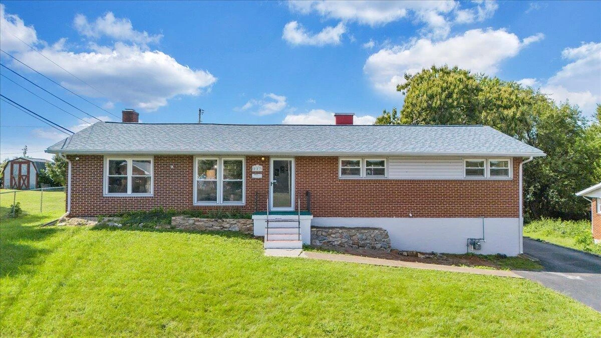 227 Maplelawn AVE NE - Photo 2
