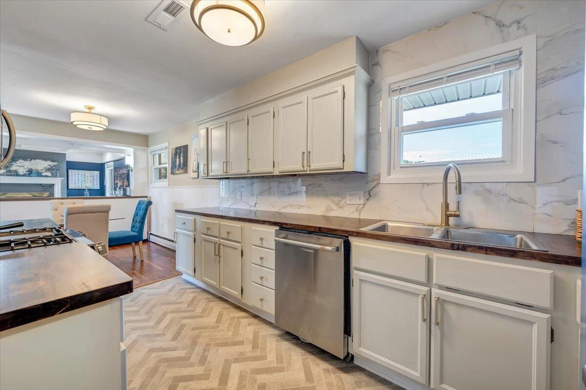 227 Maplelawn AVE NE - Photo 20