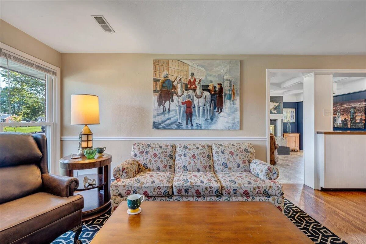 227 Maplelawn AVE NE - Photo 3
