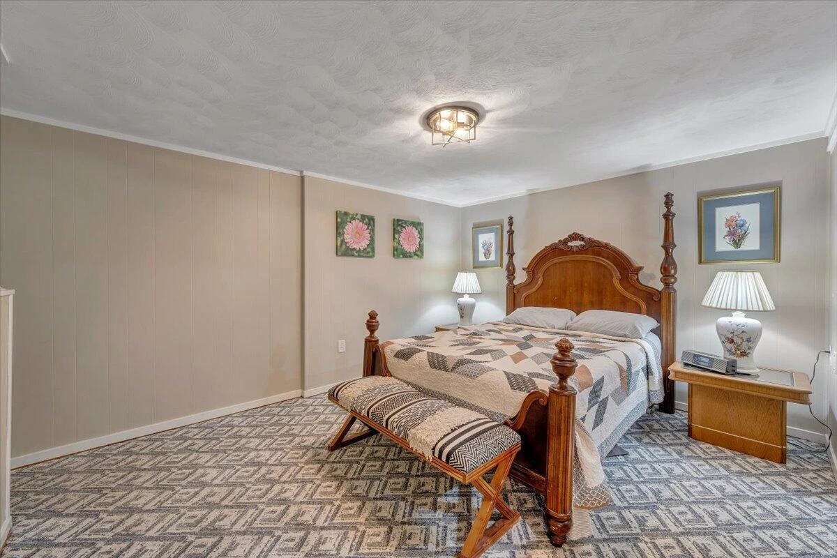 227 Maplelawn AVE NE - Photo 32