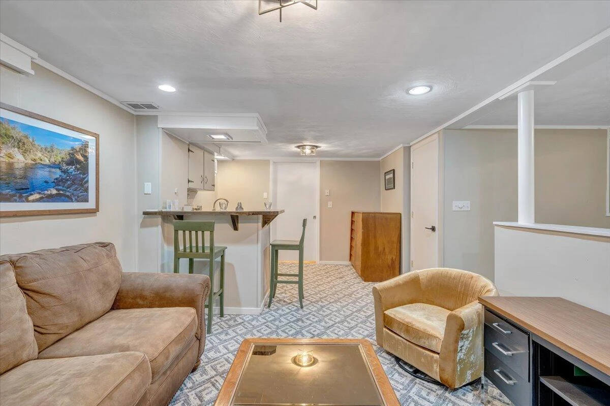 227 Maplelawn AVE NE - Photo 37