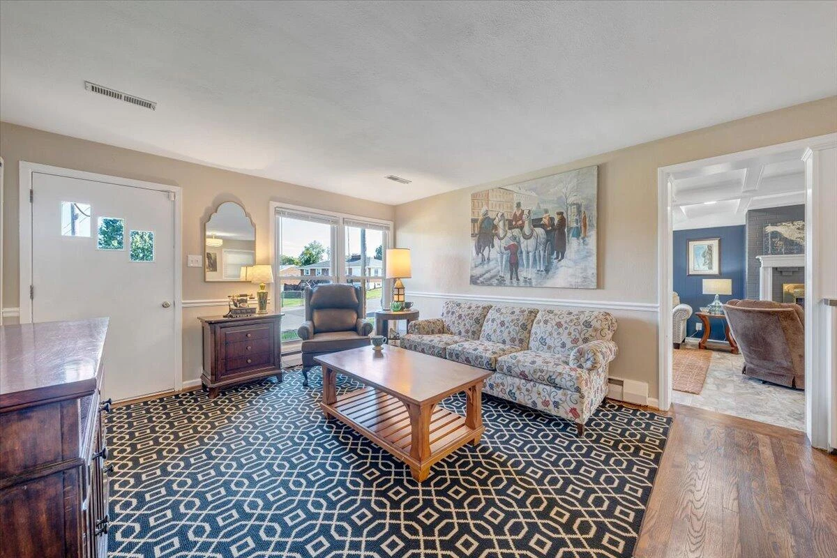 227 Maplelawn AVE NE - Photo 4
