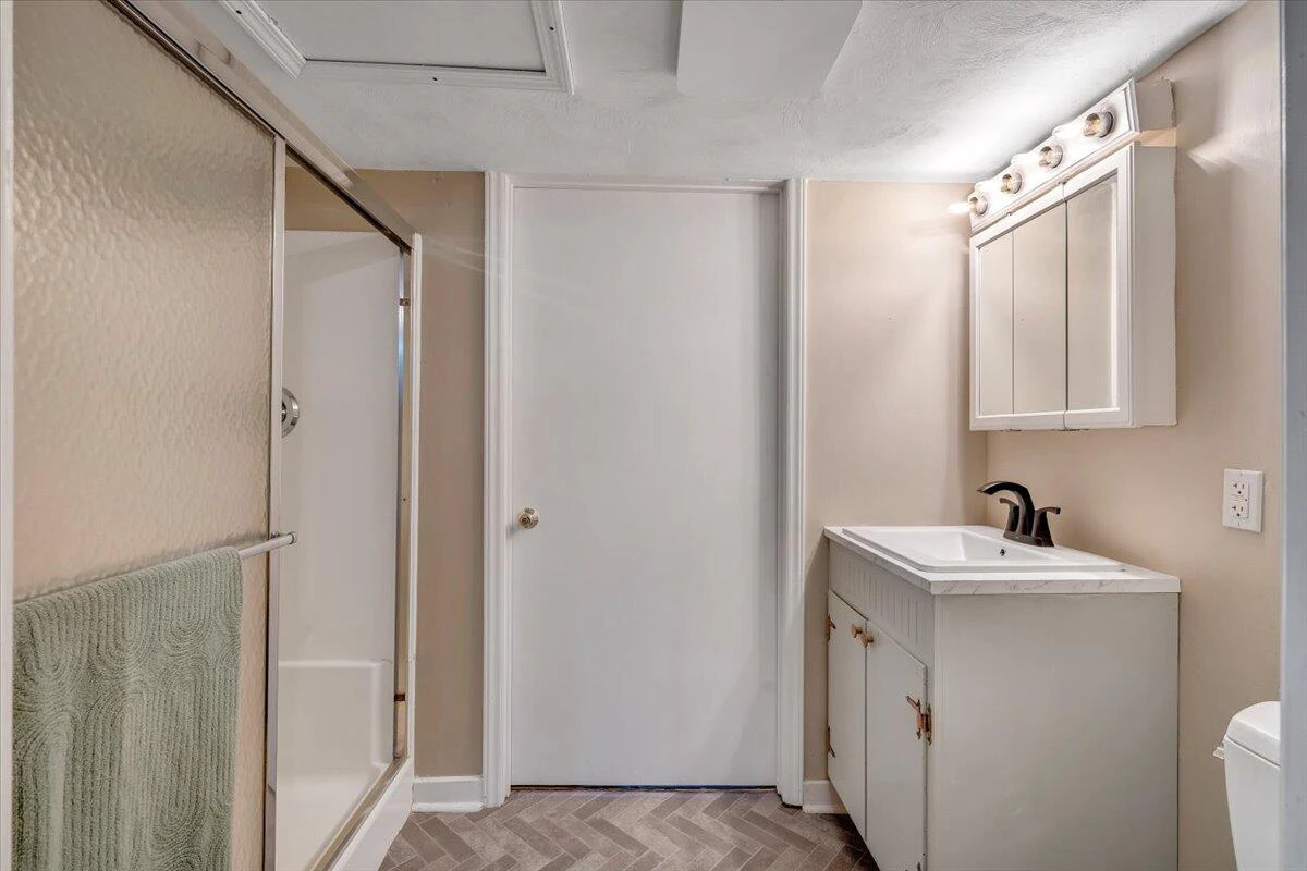 227 Maplelawn AVE NE - Photo 42