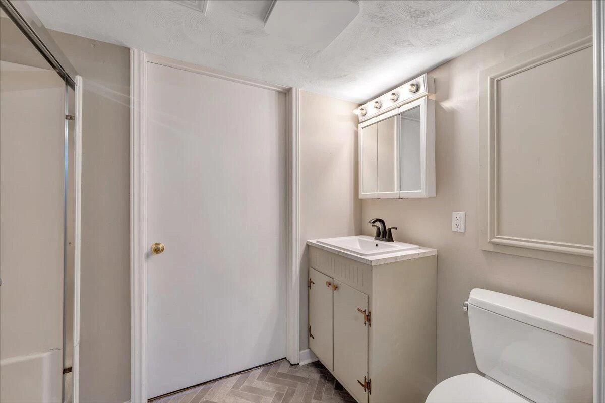 227 Maplelawn AVE NE - Photo 43