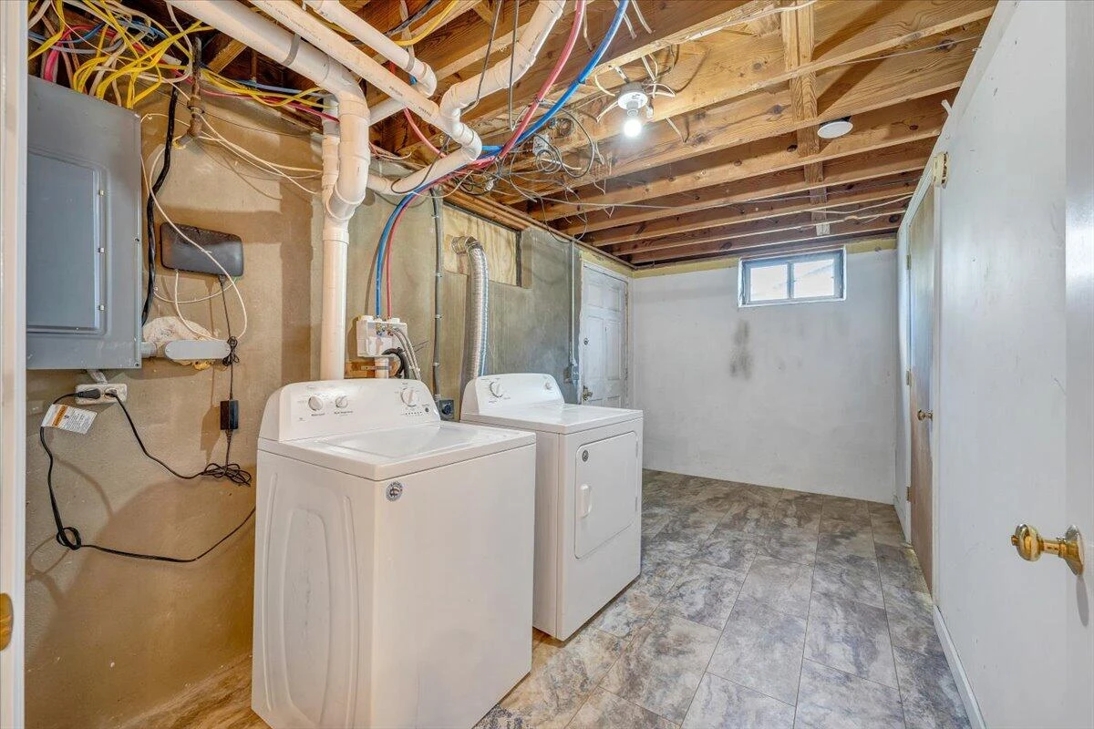 227 Maplelawn AVE NE - Photo 44