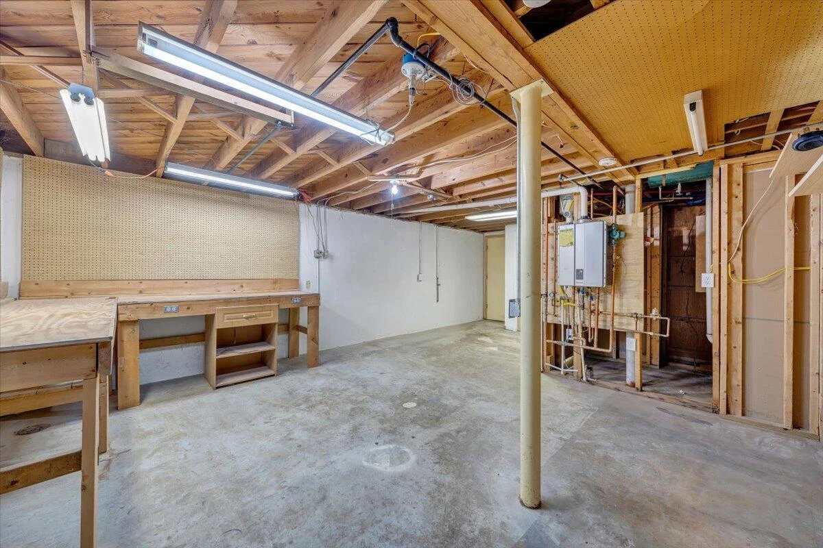 227 Maplelawn AVE NE - Photo 46