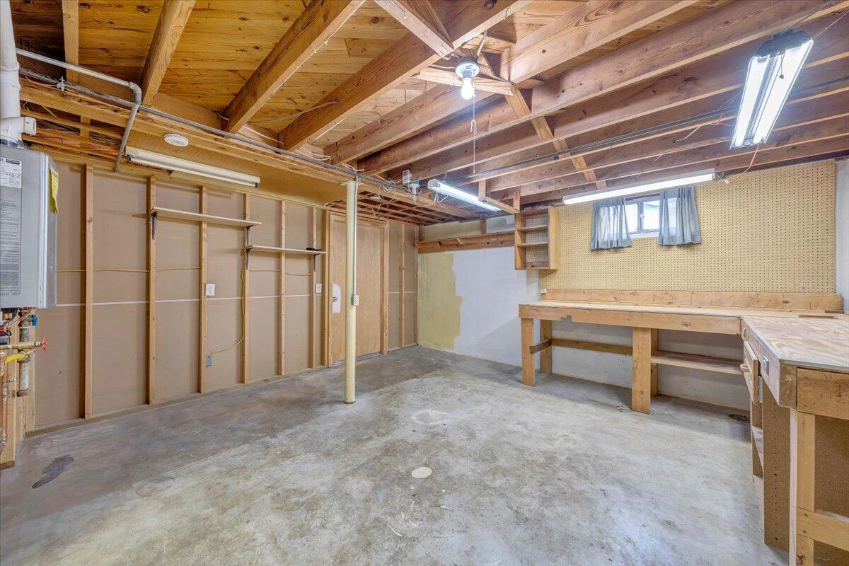 227 Maplelawn AVE NE - Photo 48