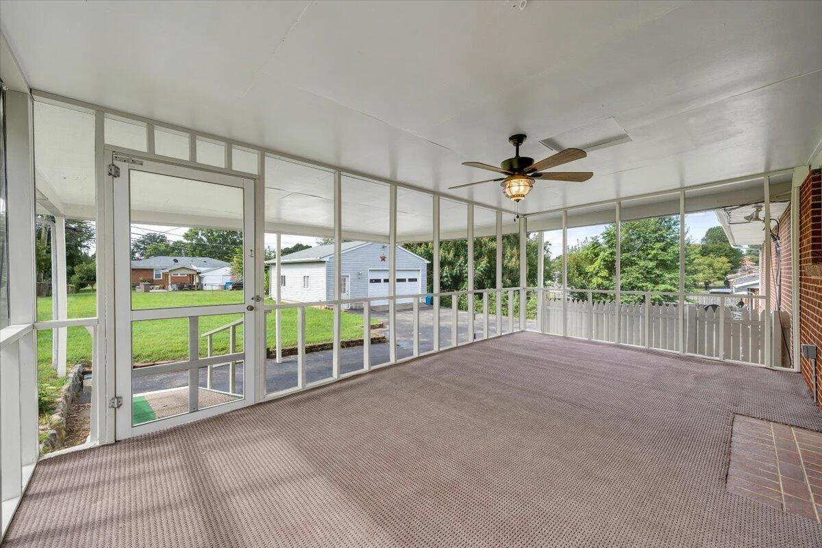 227 Maplelawn AVE NE - Photo 50