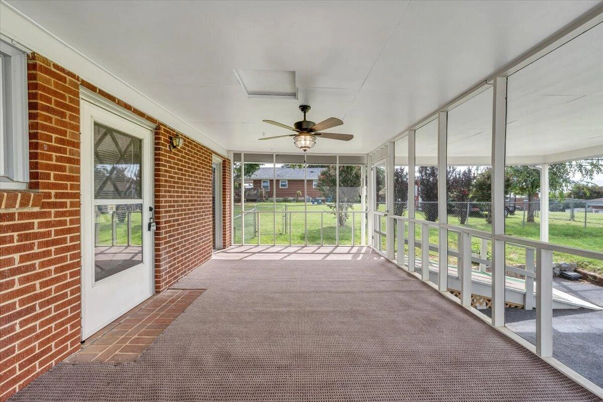 227 Maplelawn AVE NE - Photo 52