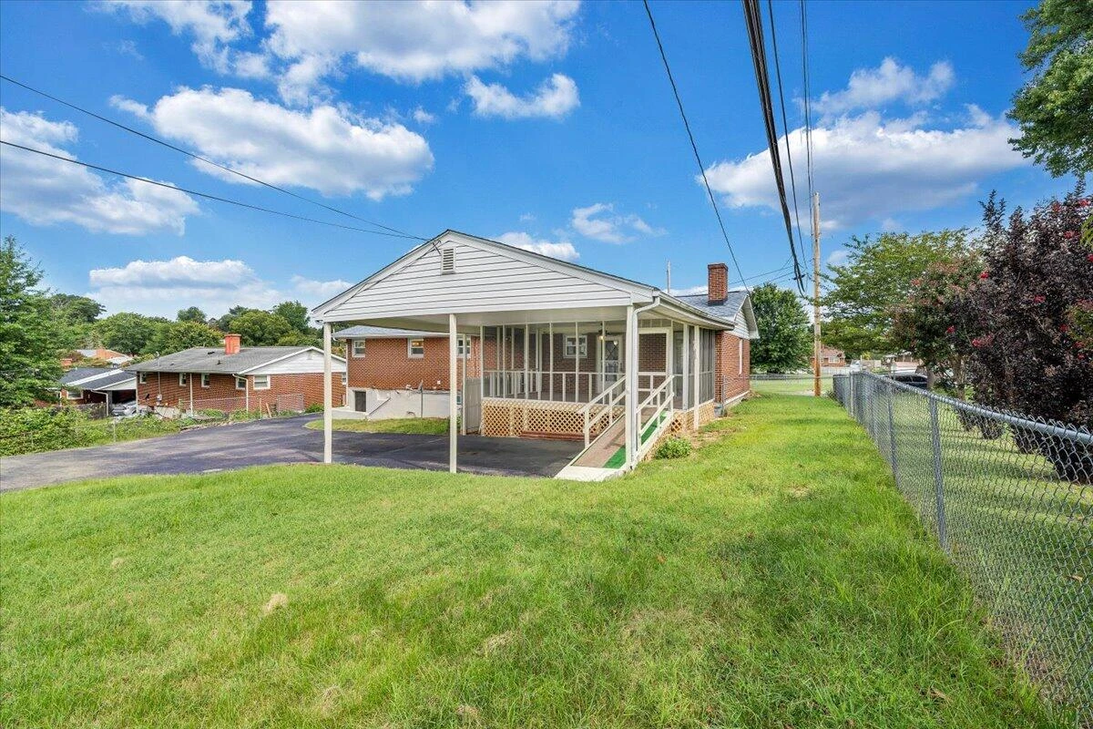 227 Maplelawn AVE NE - Photo 55