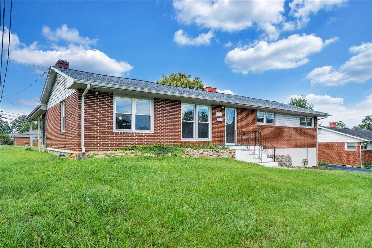 227 Maplelawn AVE NE - Photo 68