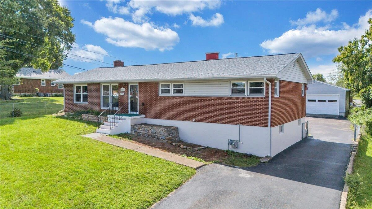 227 Maplelawn AVE NE - Photo 70