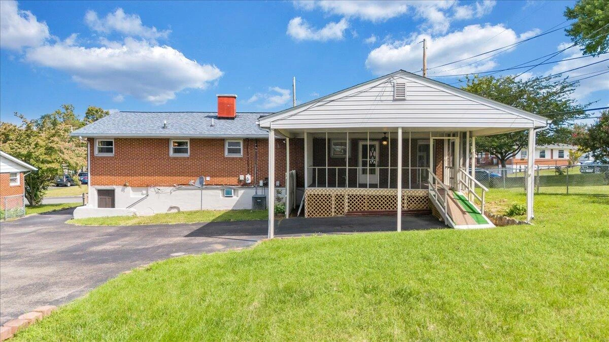 227 Maplelawn AVE NE - Photo 76