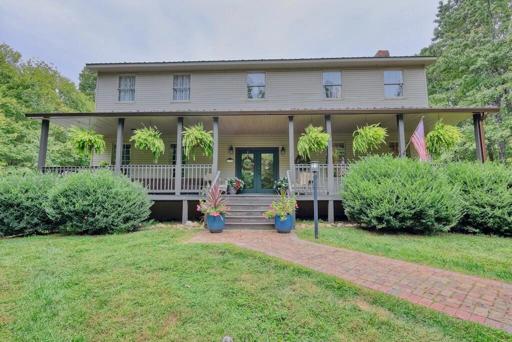 1705 Barberry RD SE - Photo 3