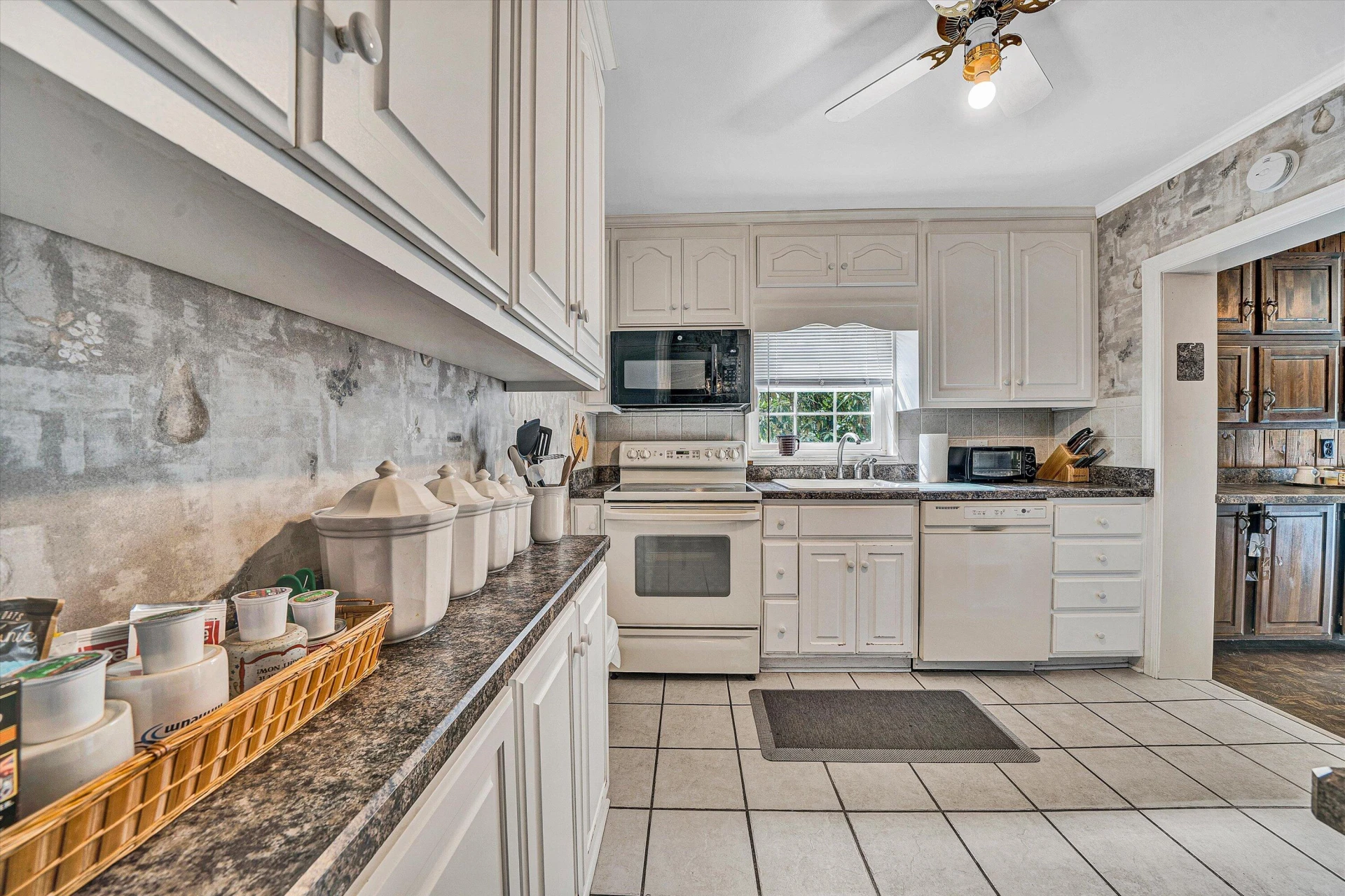 142 Elwood ST - Photo 11