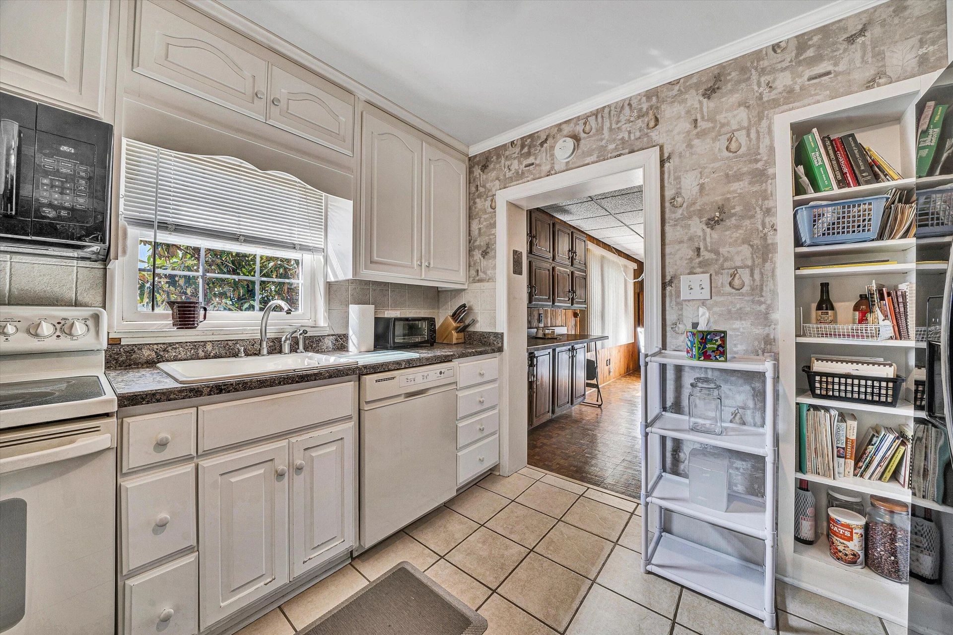 142 Elwood ST - Photo 12