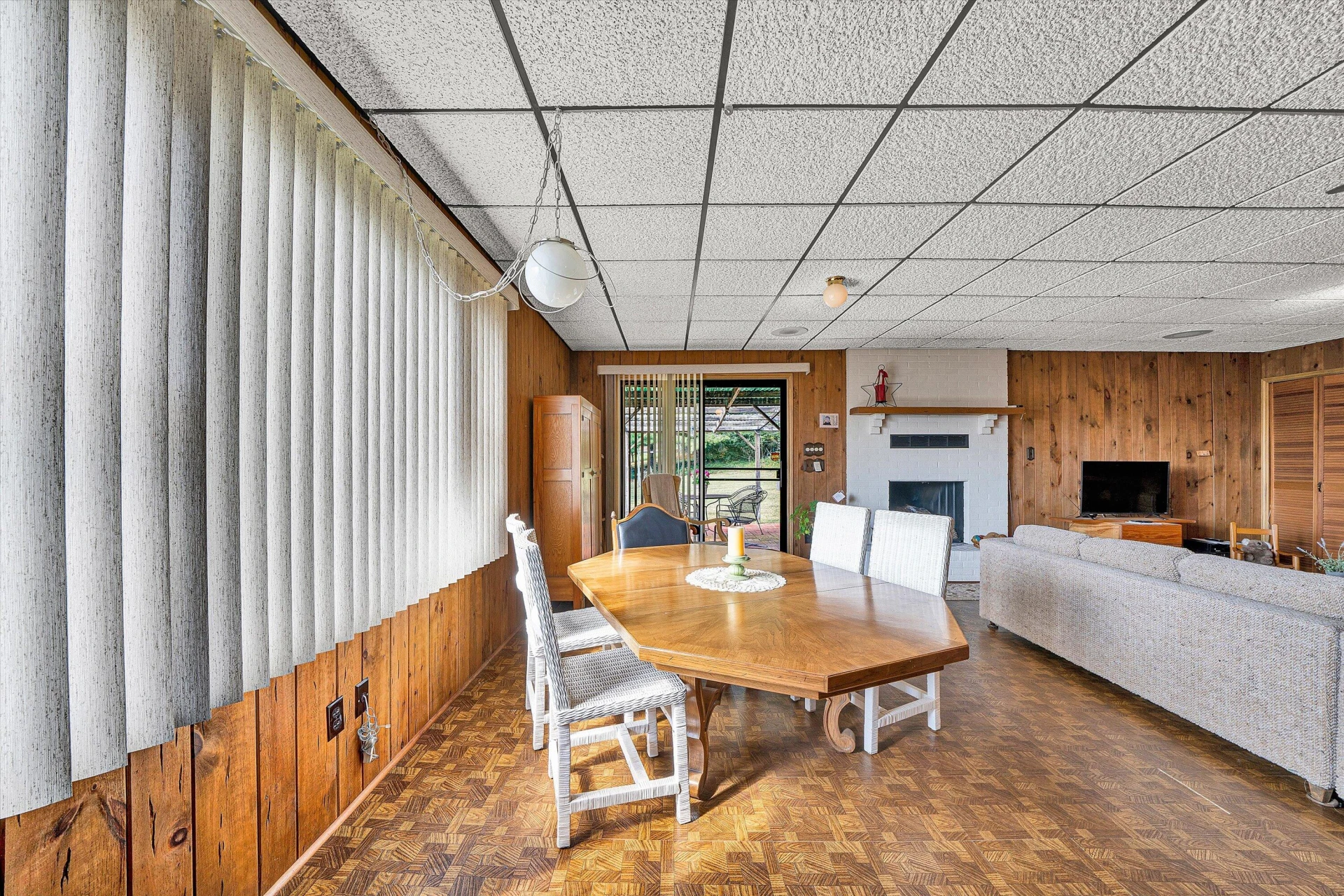 142 Elwood ST - Photo 15