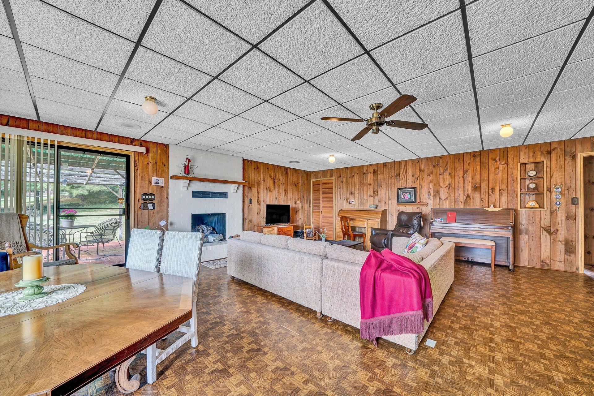 142 Elwood ST - Photo 17