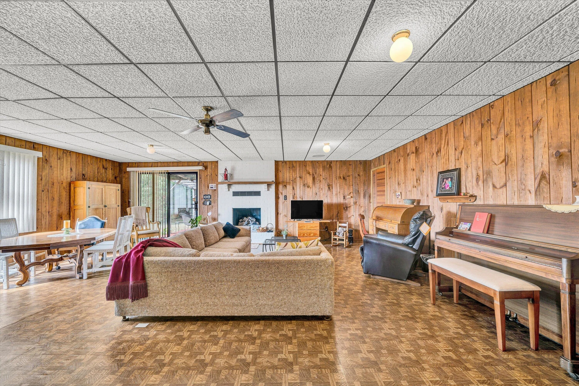 142 Elwood ST - Photo 18