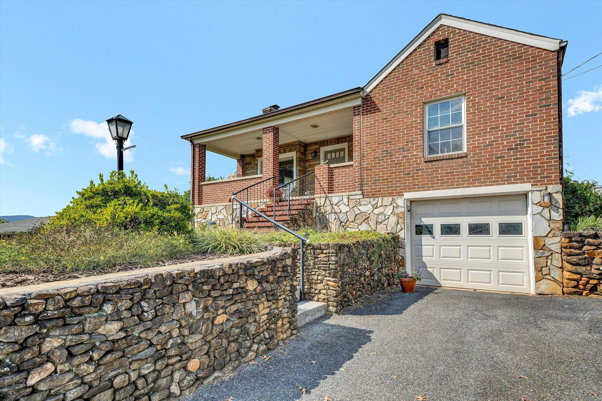 142 Elwood ST - Photo 3