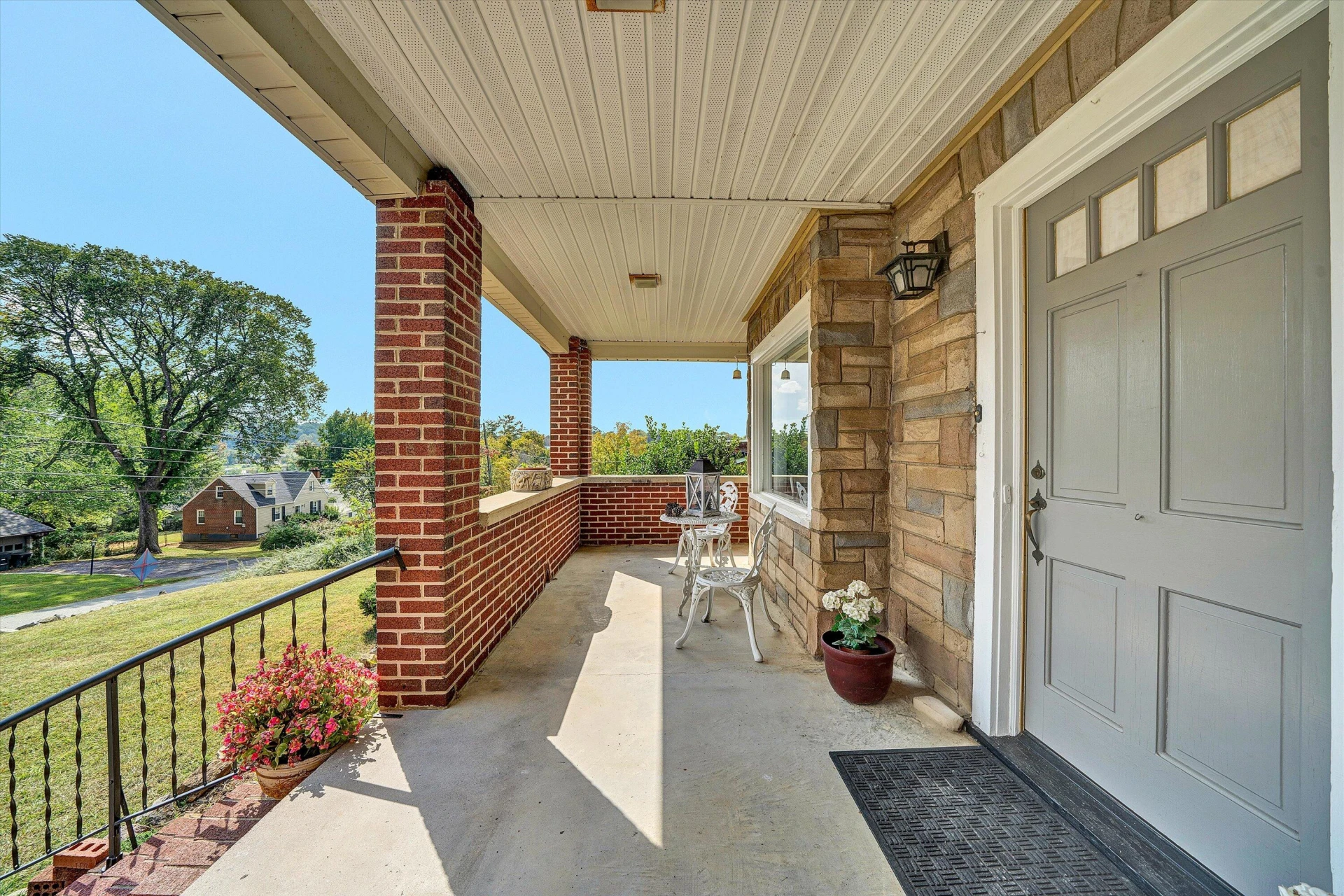 142 Elwood ST - Photo 4
