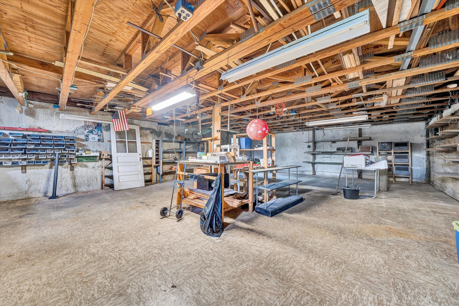142 Elwood ST - Photo 34